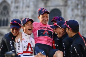 Tao-Geoghegan-Hart-e-INEOS-Grenadiers-Giro-de-Italia-2020