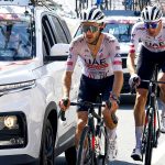 Adam Yates es retirado del UAE Tour por una conmoción cerebral