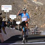 Ben O´Connor se lleva la primera etapa de montaña en el UAE Tour, Jay Vine nuevo líder