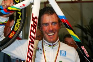 Mario Cipollini como campeón del mundo en 2002