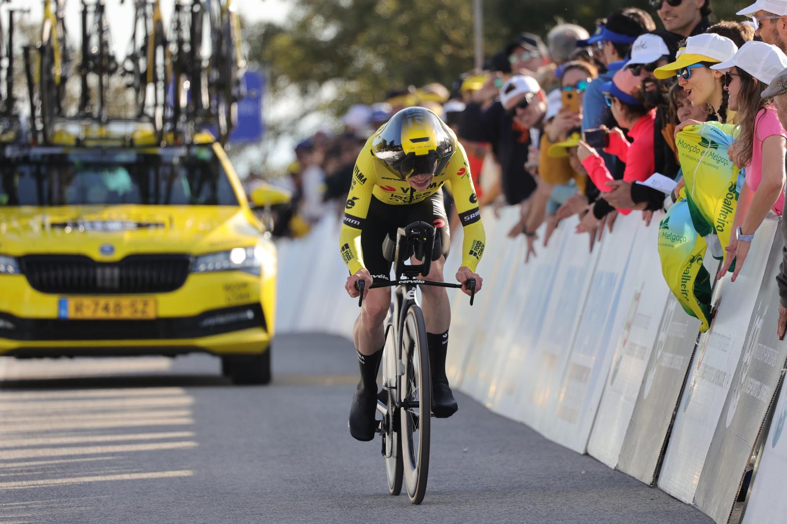 Jonas Vingegaard en la crono final de la Volta ao Algarve 2025