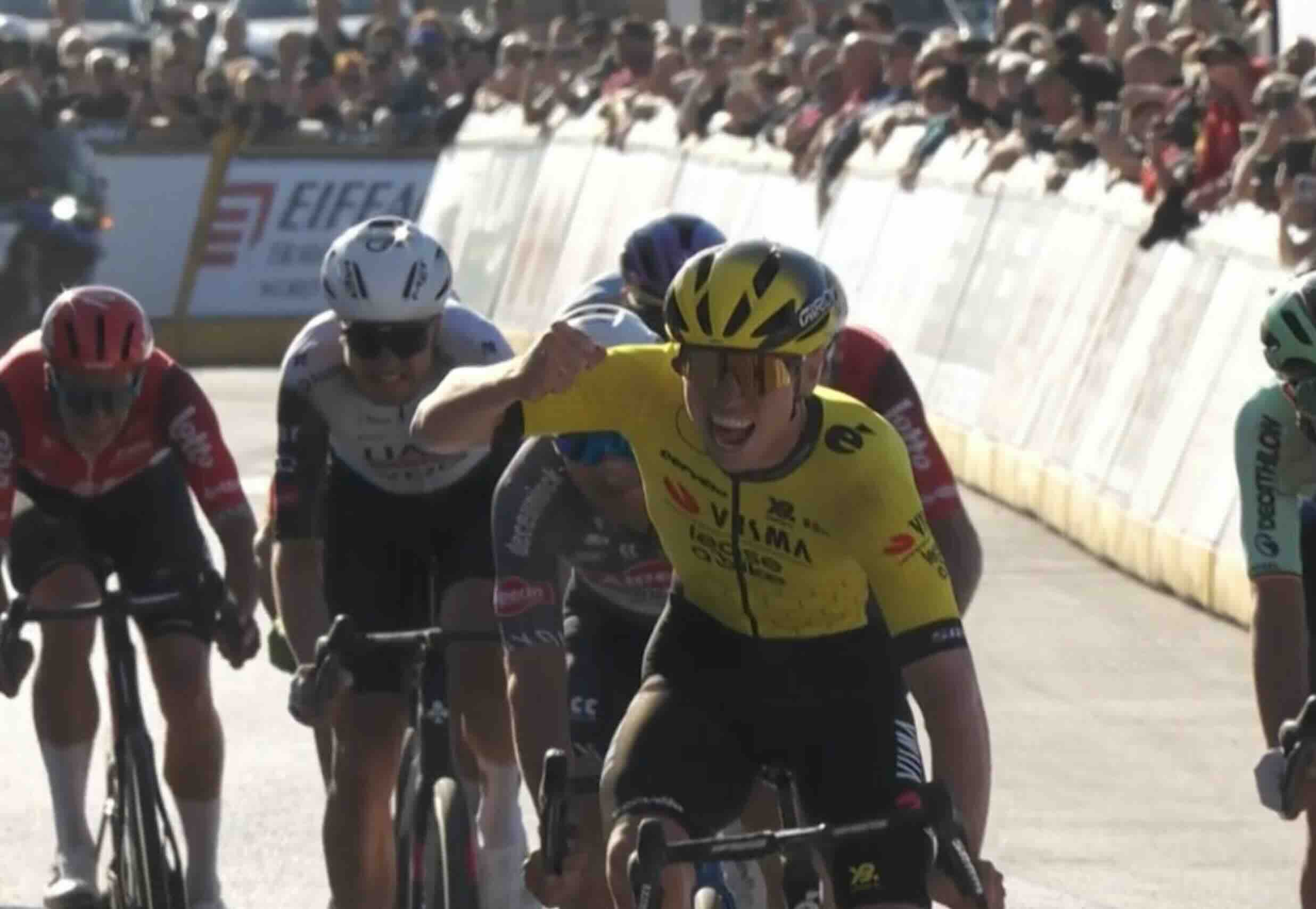 Es su segunda carrera en adoquines y la gana ¡con 19 años!