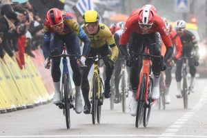 TOPSHOT-CYCLING-FRA-PARIS-NICE-2025