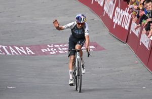 Tom Pidcock Strade Bianche 2025