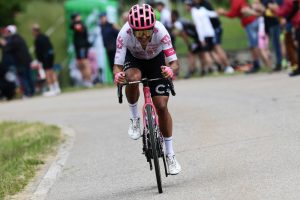 Carapaz Giro e11 2025