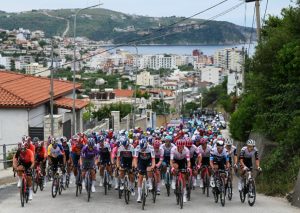 Giro d Italia 2025 peloton