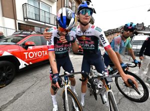Roglic Pelizzari Giro e15 2025