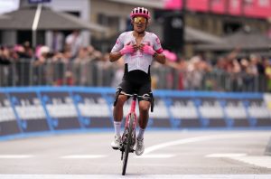 carapaz et 11 giro 25