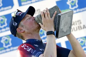 TOPSHOT-CYCLING-FRA-PARIS-ROUBAIX-PODIUM