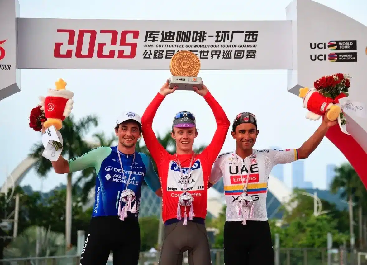 Paul Double, Jhonatan Narváez, Victor Lafay en el Tour de Guangxi 2025