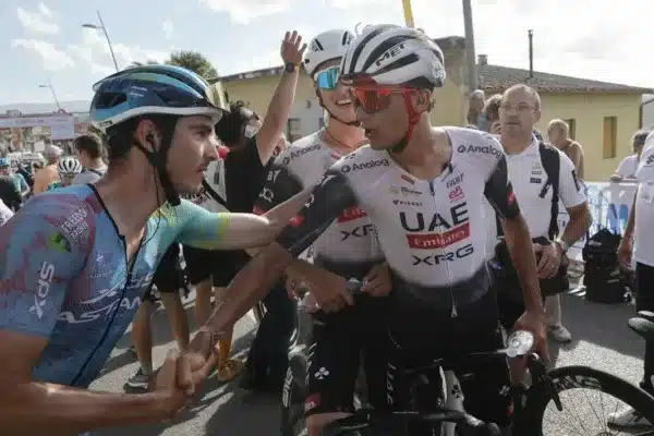 Scaroni (XDS Astana) y Del Toro (UAE)