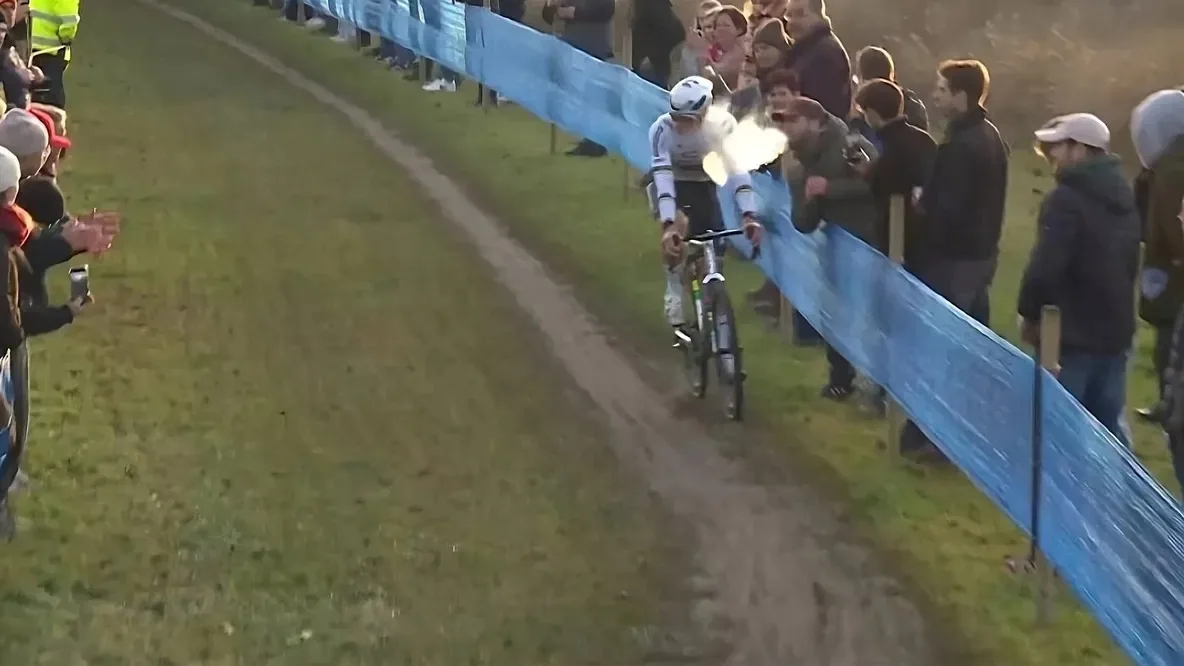 Nueva agresión contra Van der Poel en una carrera