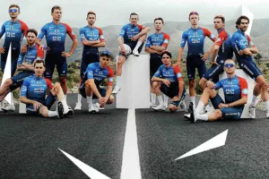 Tuvo que jubilarse su veterano director para que persigan puntos UCI