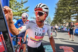 Pogacar perderá dos gregarios clave pero UAE renueva a otro