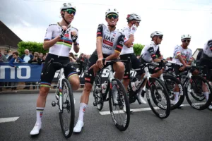 Es de UAE y admite que allí hay egos pero que Pogacar los tiene a raya