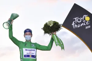 Posterga debut en su nuevo equipo tras problemas cardiacos