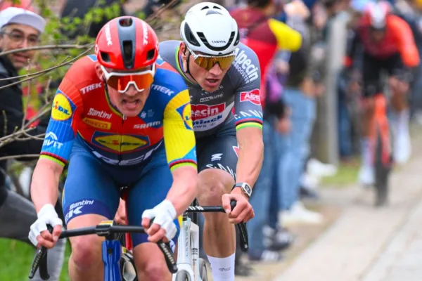 Mads Pedersen (Lidl-Trek) y Mathieu Van der Poel (Alpecin) (IMAGO)