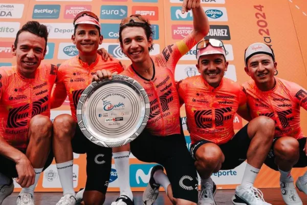 Andrea Piccolo (EF) en el Tour Colombia 2024 con Richard Carapaz y Rigoberto Urán (Instagram)