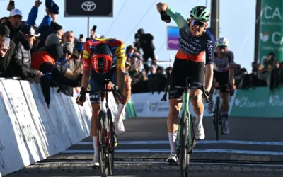 Paul Seixas (Decathlon CMA CGM) vence a Juan Ayuso (Lidl-Trek) en la etapa 2 de la Volta ao Algarve 2026