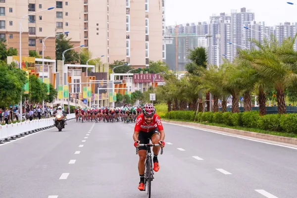 Thomas de Gendt en una fuga en el Tour de Gunagxi 2017