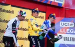 Remco Evenepoel (Red Bull), Joao Almeida (UAE) y Giulio Pellizzari (Red Bull) en el podio final de la Volta a la Comunitat Valenciana 2026