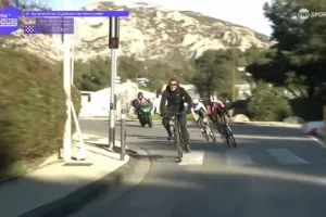 Caos por la irrupción de una moto en el GP Marseille