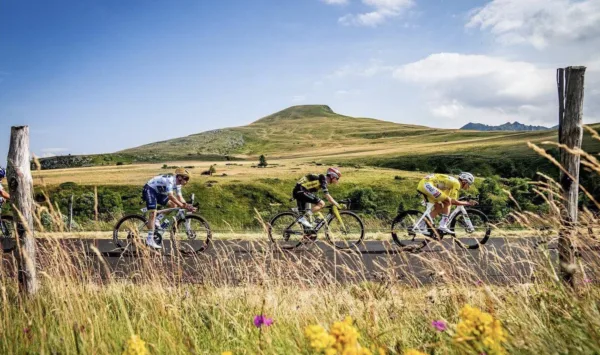 Remco Evenepoel, Jonas Vingegaard y Tadej Pogacar en el Tour de France 2025
