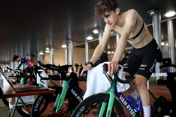 Paul Seixas (Decathlon CMA CGM) en la concentración del equipo en Sierra Nevada en febrero 2026