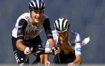 Marc Soler (UAE) con Tadej Pogacar en el Tour de France 2023