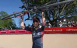 Dylan van Baarle al ganar París-Roubaix en 2022 con INEOS
