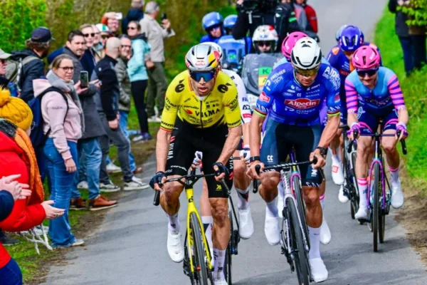 Mathieu van der Poel (Alpecin - Premier Tech) y Wout van Aert (Visma - Lease a Bike) en In Flanders Fields 2026