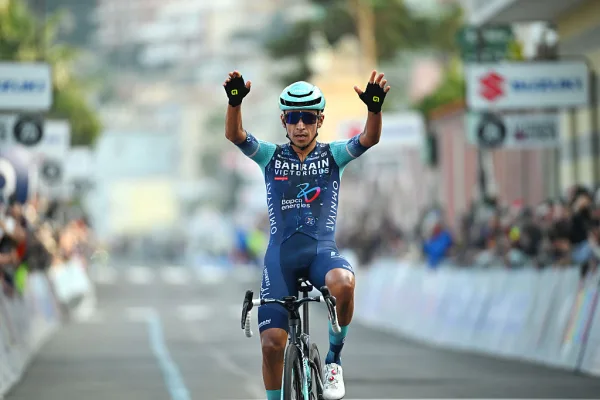 Santiago Buitrago (Bahrain - Victorious) triunfa en el Trofeo Laigueglia 2026