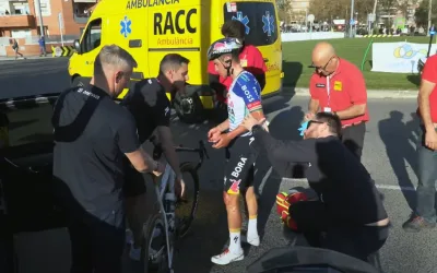 Remco Evenepoel (Red Bull - BORA) tras sufrir una caída en la etapa 3 de la Volta a Catalunya 2026
