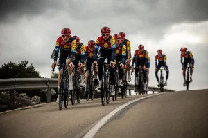 De armar un equipo para competirle a UAE a estar al fondo de la tabla: el mal inicio de Lidl – Trek