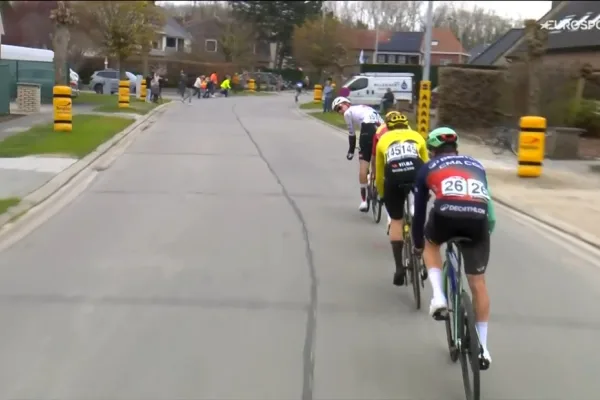 Los perseguidores de la E3 regalaron la carrera