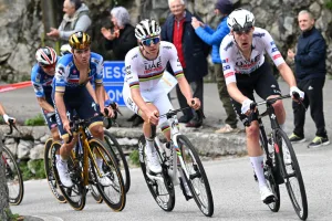 Decathlon contraataca y planea llevarse a uno de los hombres Tour de Pogacar