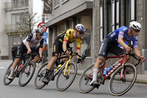 Tadej Pogacar, Wout van Aert y Mathieu van der Poel en la E3 de 2023