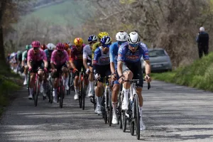 “¿Van der Poel es 100% estúpido?”: duras críticas al corredor