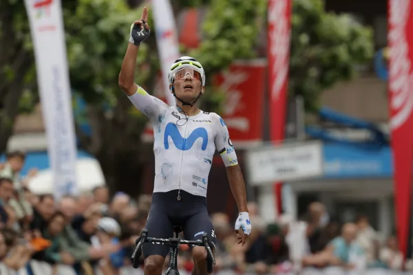 Nairo Quintana (Movistar) al ganar la segunda etapa de Vuelta Asturias 2026.