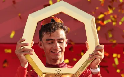 Isaac del Toro al ganar el UAE Tour 2026