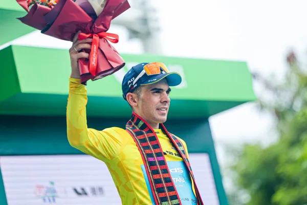 Thomas Guillermo Silva (XDS Astana) se lleva el título final en ell Tour de Hainan 2026
