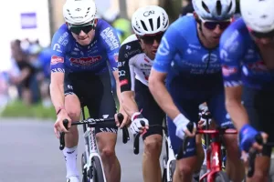 Sigue la polémica por las motos: figura de Alpecin admite que tomó ventaja