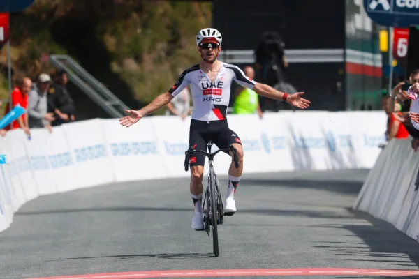 Adam Yates domina la etapa 4 de O Gran Camiño