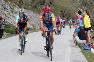 Compañero de Ayuso sale a defenderlo en redes