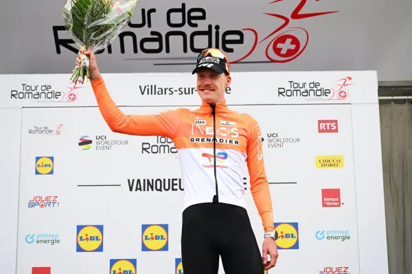 Dorian Godon en el podio de Romandía