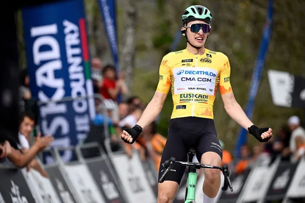 Paul Seixas (Decathlon CMA CGM) vence la etapa 2 de Itzulia 2026