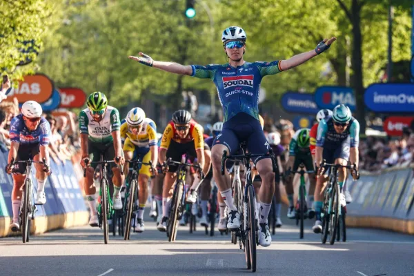 Tim Merlier (Soudal Quick-Step) gana la Ronde van Limburg 2026.