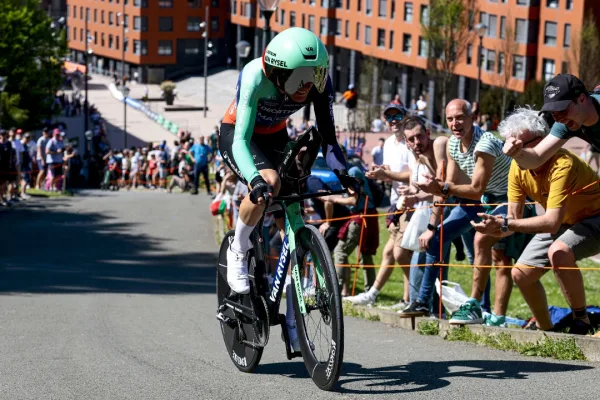 Seixas gana la crono de la Itzulia 2026
