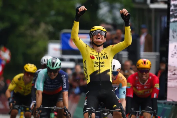 Filippo Fiorelli (Visma - Lease a Bike ) gana Tro-Bro León 2026