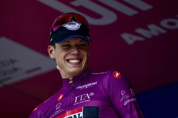 Paul Magnier (Soudal Quick-Step) con la maglia ciclamino en el Giro d´Italia 2026
